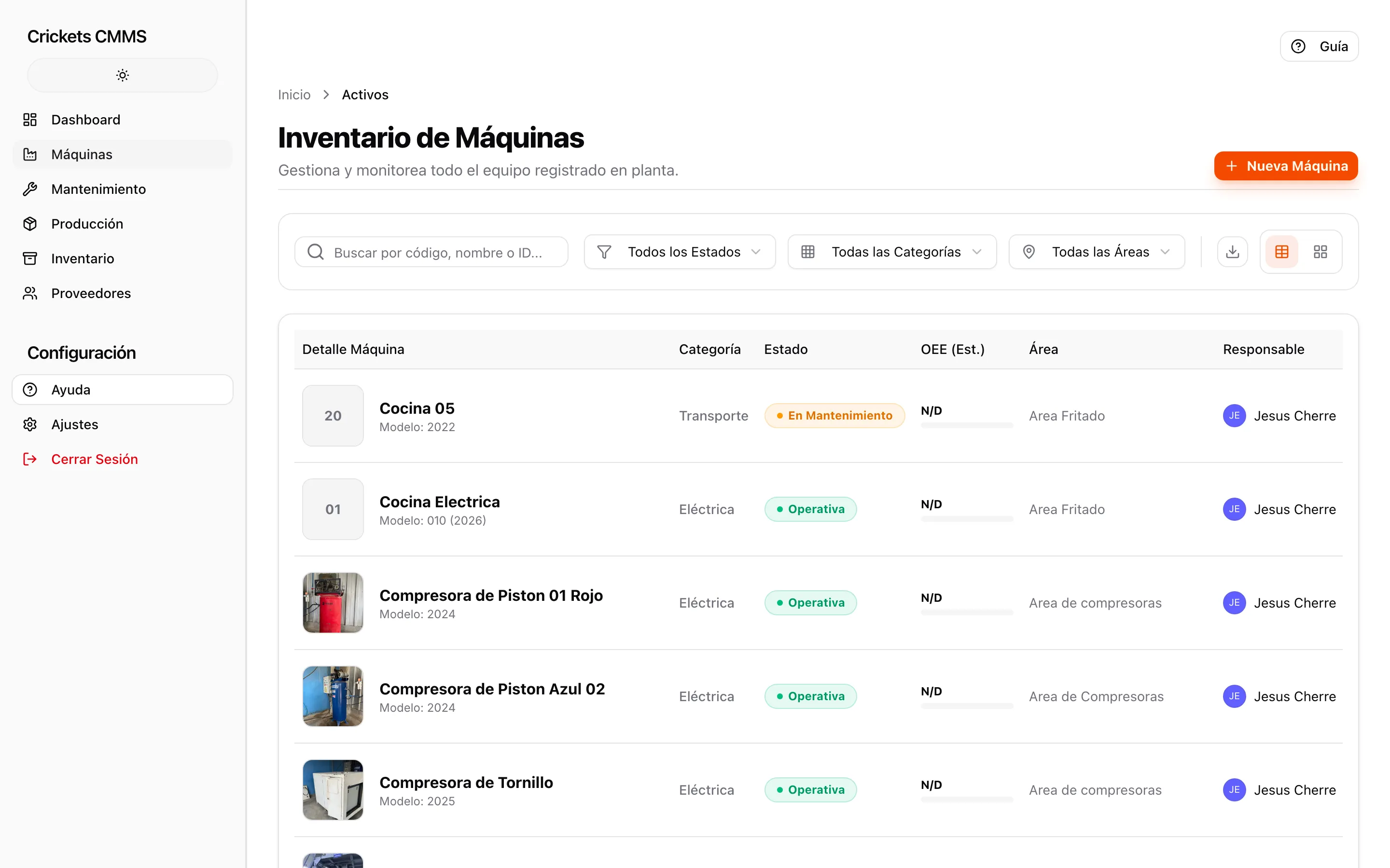 Inventario de máquinas de Crickets CMMS: listado con categoría, estado, OEE estimado, área y responsable.