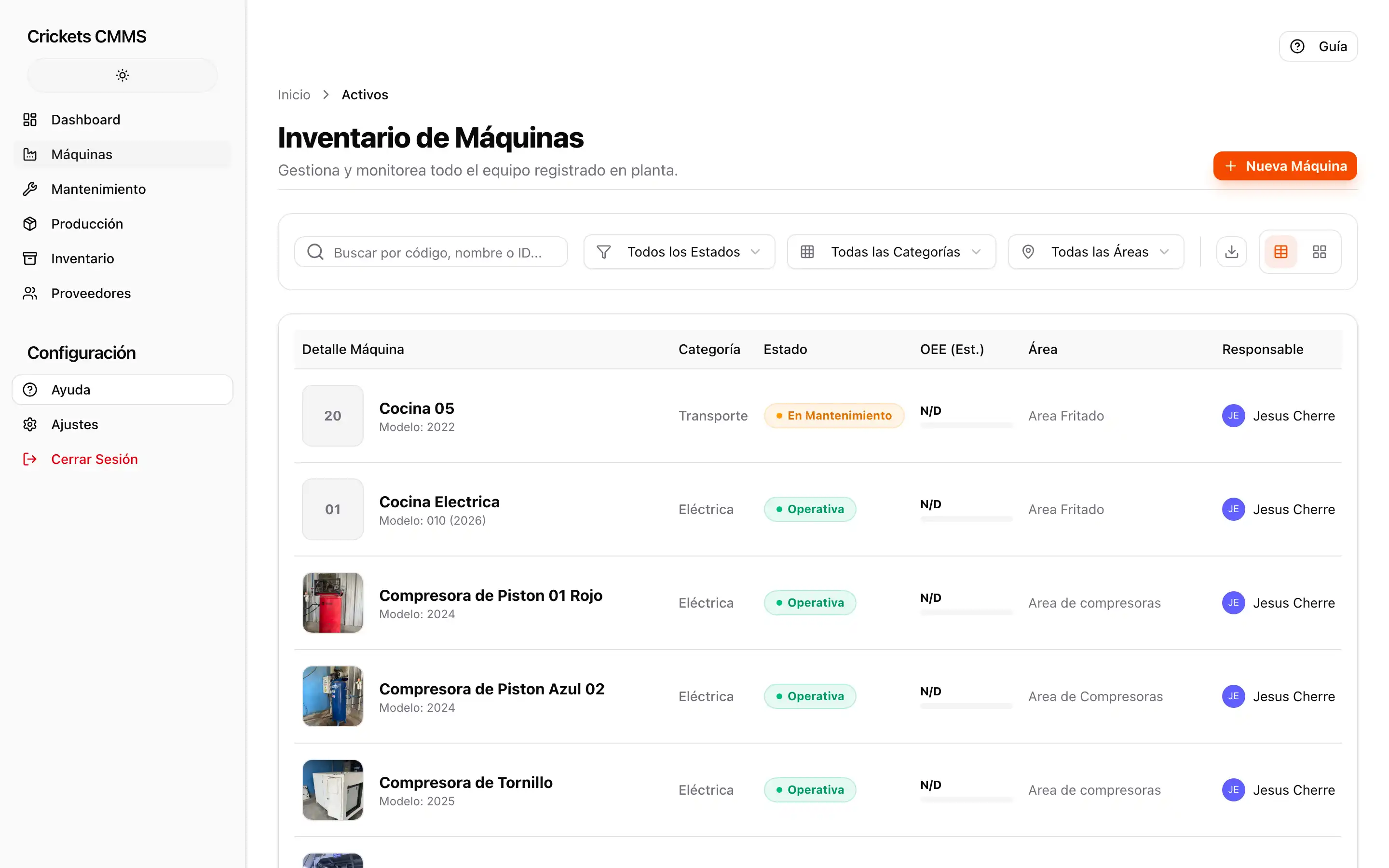 Inventario de máquinas de Crickets CMMS: listado con categoría, estado, OEE estimado, área y responsable.